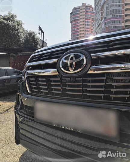 Решетка радиатора Toyota Land Cruiser 200