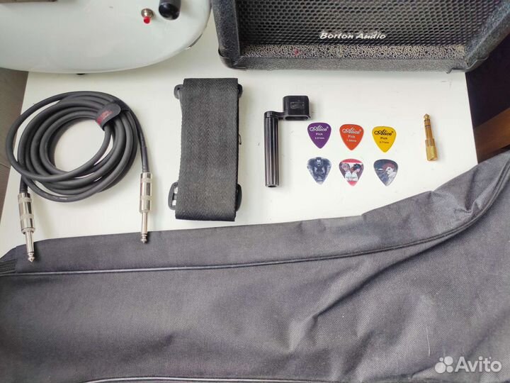 Электрогитара Superstrat +комб 20Вт +аксессуары