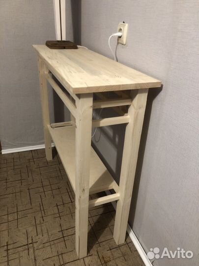 Пристенный столик