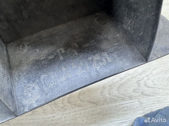 Дефлектор радиатора передний правый Mazda 6 Gg