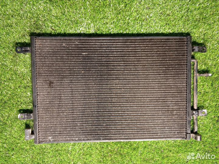 Радиатор кондиционера Audi A4 B7 8ED 8K2 8E0260401