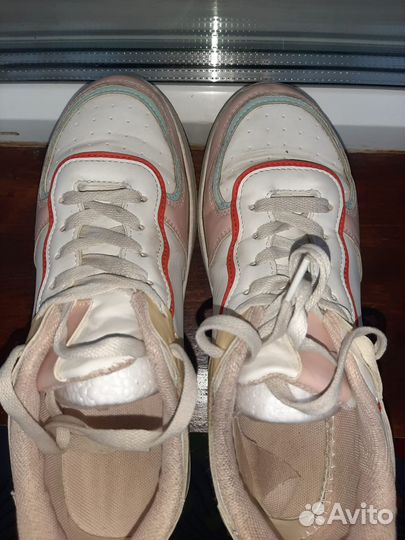Кроссовки женские
