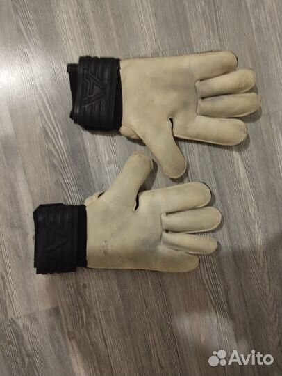 Вратарские перчатки alphakeepers