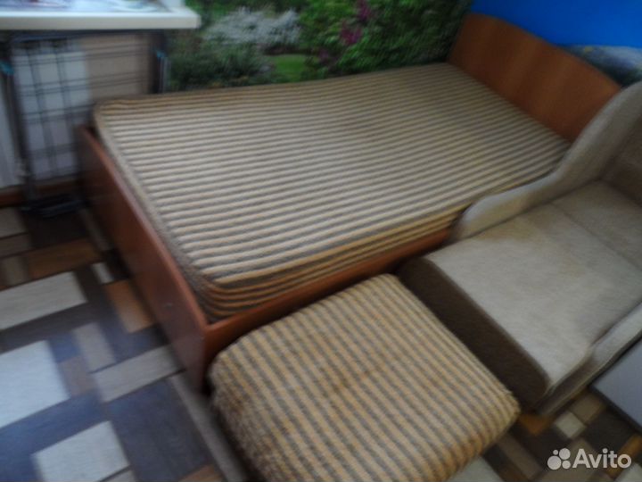 Продам кровать полутороспальную и кресло-кровать