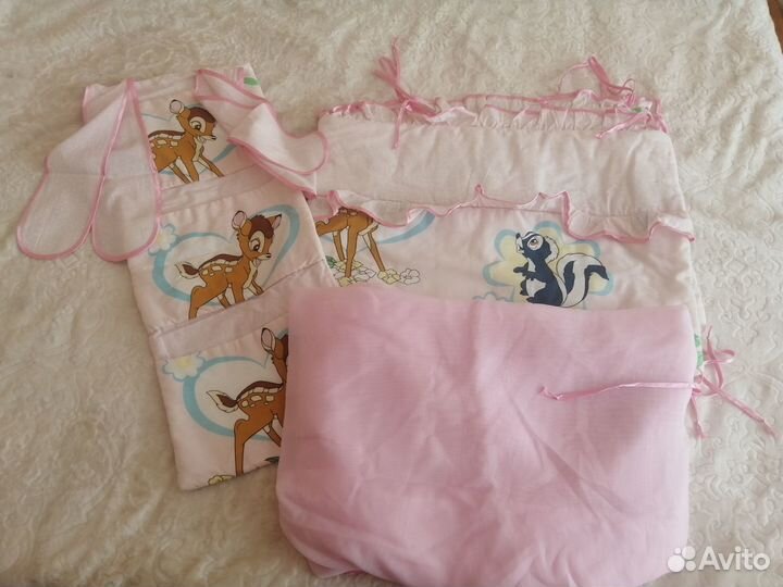 Комплект в детскую кроватку с бортиками и мобилем