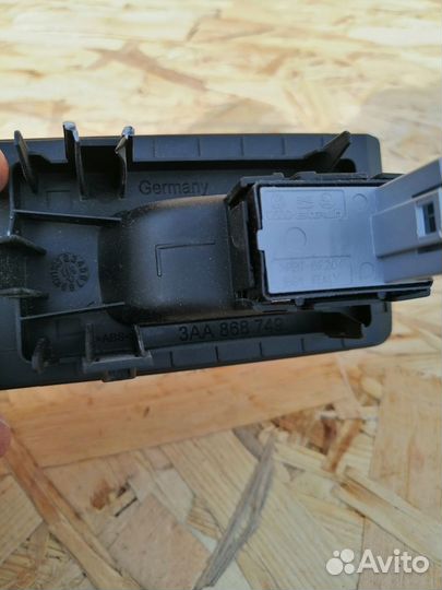 Кнопка стеклоподъёмника задней двери VW passat B7