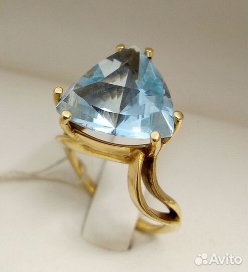 Кольцо / размер 16,5 / 5,08г / Золото750 / топаз