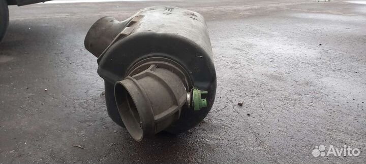 Корпус воздушнооо фильтра на грузовик volvo