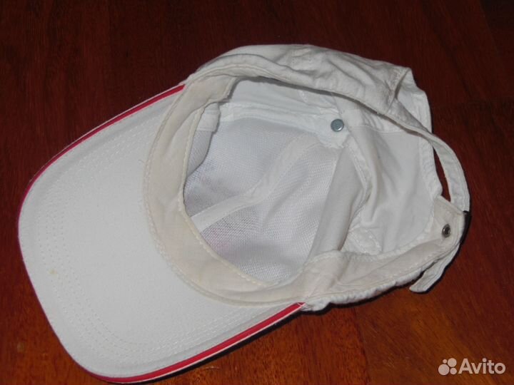 Бейсболка белая с 3D вышивкой