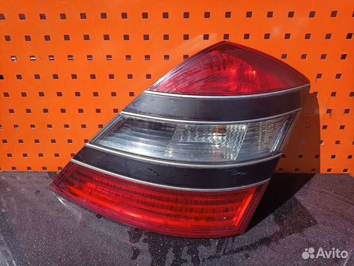 Фонарь Мерседес бенц 221