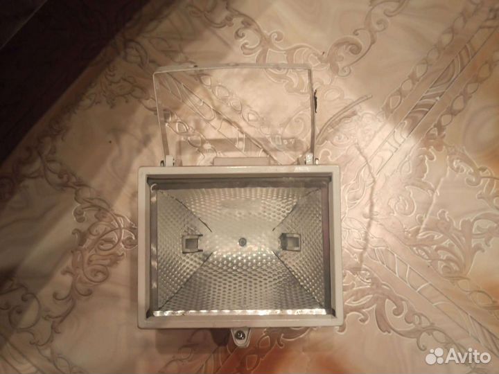 Фонарь прожектор