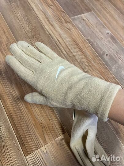 Женские перчатки Nike