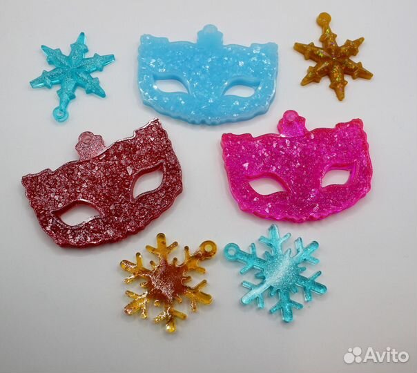 Елочные игрушки. Маска
