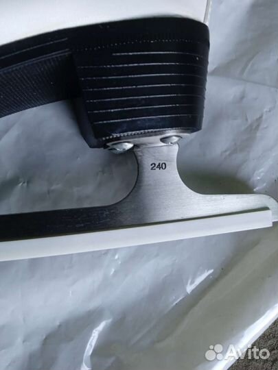 Коньки фигурные женские