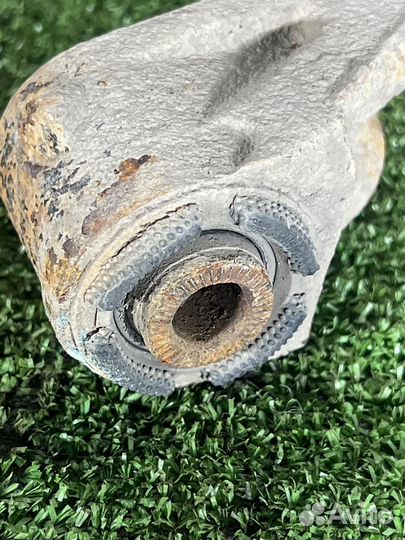 Кулак поворотный задний Toyota Celica ZZT231