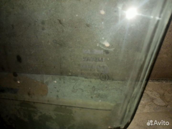 Стекло передней правой двери Nissan Primera P12