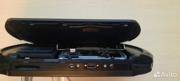 Портативная игровая консоль Sony PS