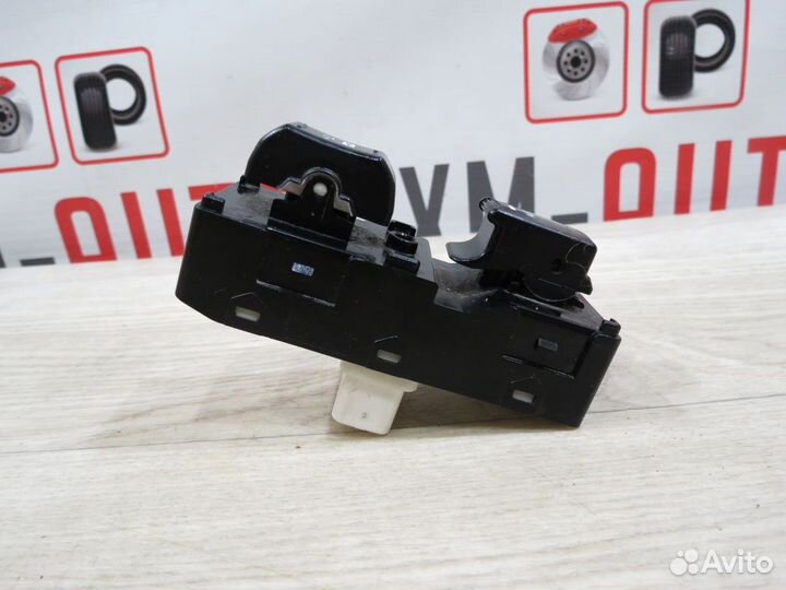 Кнопка стеклоподъемника передняя Kia Sorento