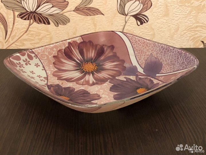 Тарелки из стекла, разные