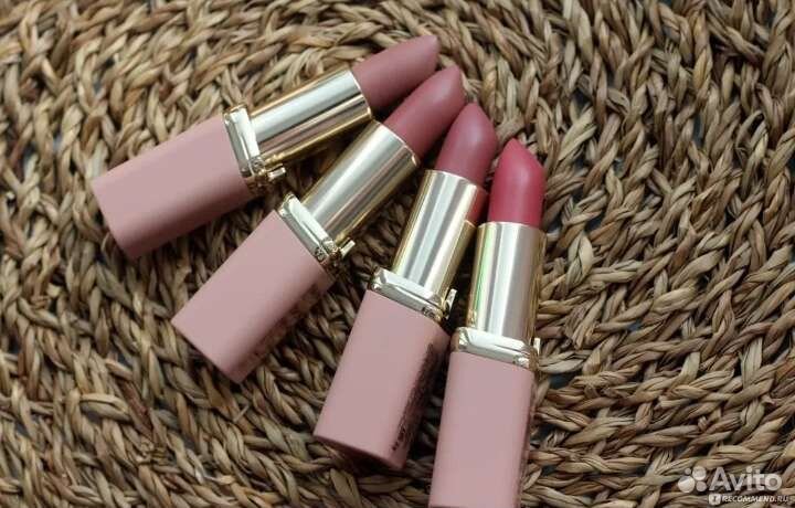 Помады разных фирм