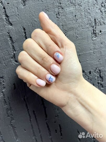 Модель на маникюр за расходник
