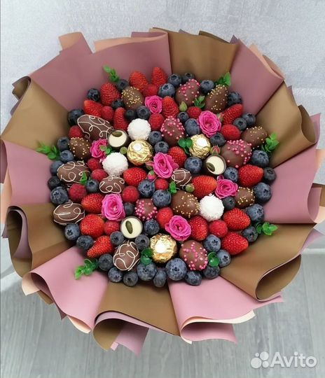 Съедобные букеты из клубники. Подарок