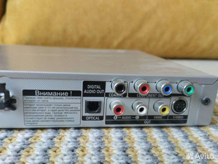 DVD-плеер D-Link DSM-320RD с картридером и Wi-Fi