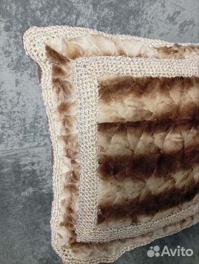 Подушка декоративная из натурального меха норки