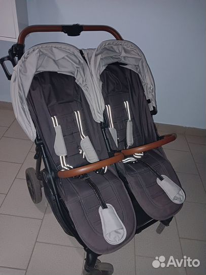 Коляска для двойни, погодок, близнецов
