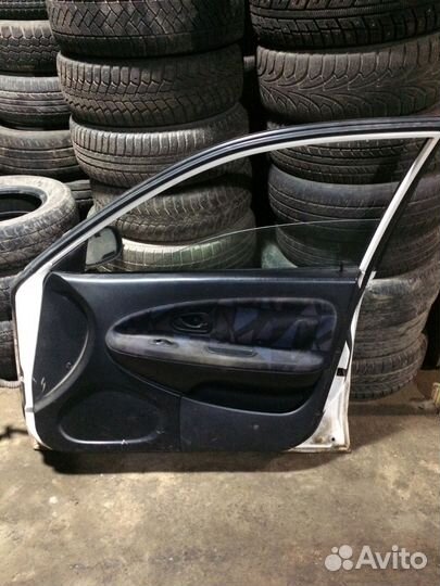 Дверь передняя правая Mitsubishi Carisma 1999