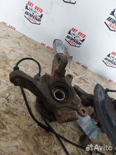 Поворотный кулак Mitsubishi carisma