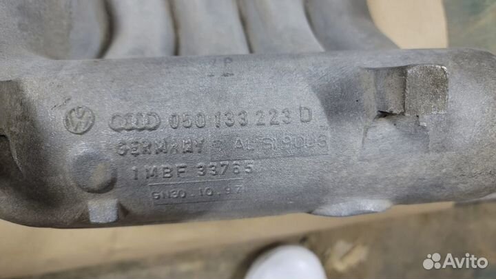 Впускной коллектор Passat B5 1.6 AHL 050133223D