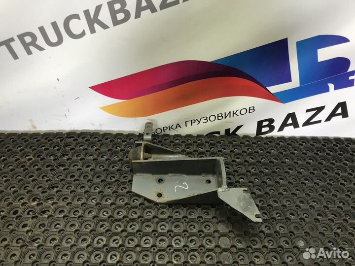 Кронштейн переднего амортизатора