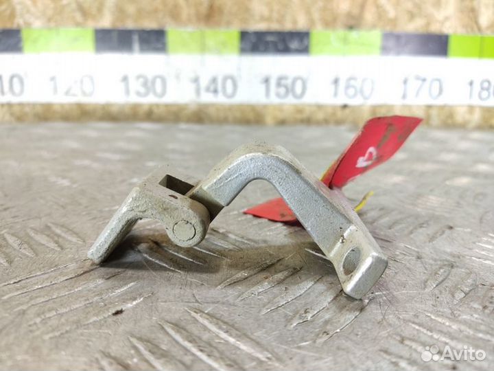 Петля багажника левая Skoda Octavia 2000 2011