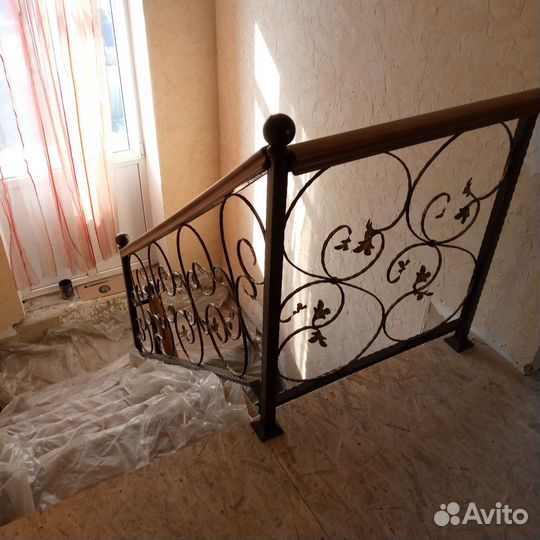Лестница на металлокаркасе под ключ