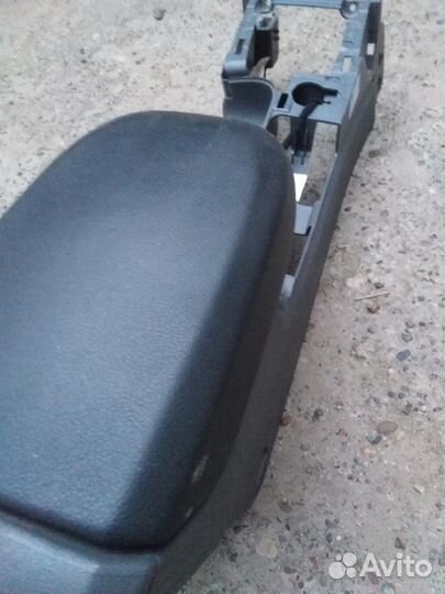 Подлокотник Форд фокус 2