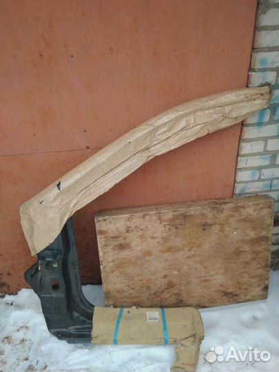 Стойка передняя внешняя левая Lancer 9