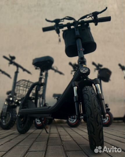 Электросамокат с корзинкой