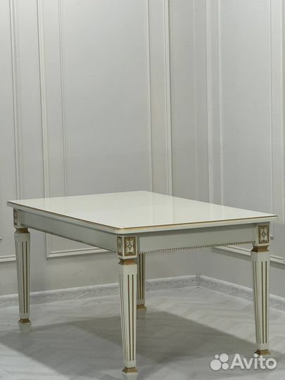 Столы и стулья. в наличии