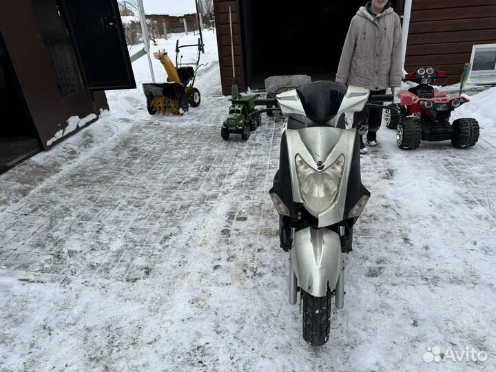 Продам скутер Racer