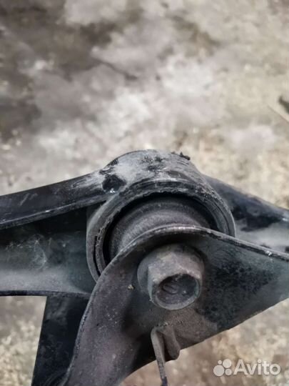 Задний правый рычаг subaru Forester SF5