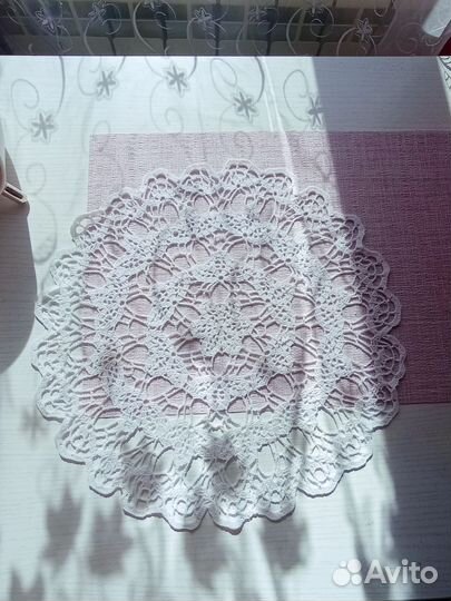 Вязаная салфетка ручной работы