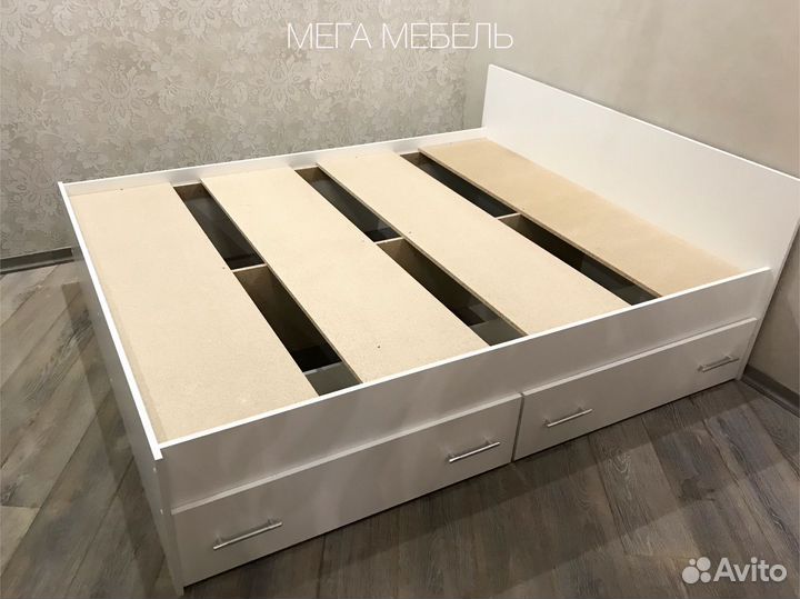Кровать