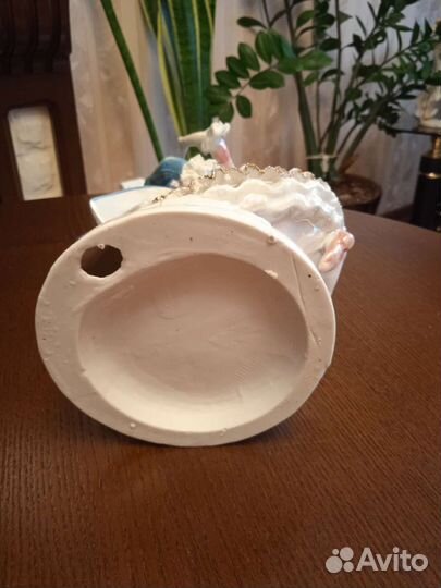 Фарфоровая статуэтка