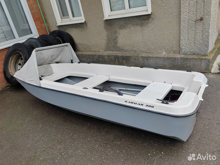 Лодка Cayman 300