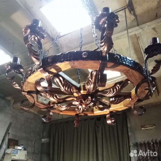 Люстра деревянная