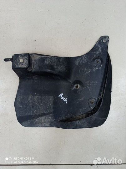 Брызговик передний правый Lexus LX