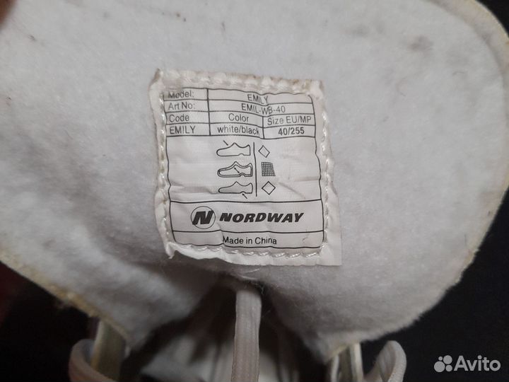 Коньки фигурные 40 р. (+защита, сумка)