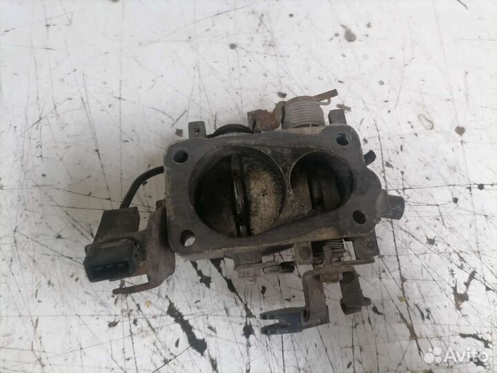 Дроссельная заслонка Audi 100