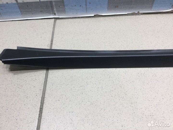Молдинг лобового стекла левый Kia Ceed универсал